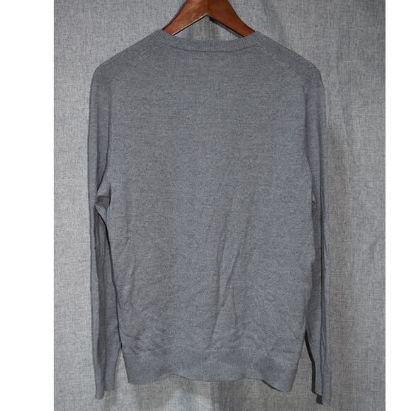 Banana Republic Italian Merino Gray V-Neck Sweater Men’s Medium - Picture 3 of 3